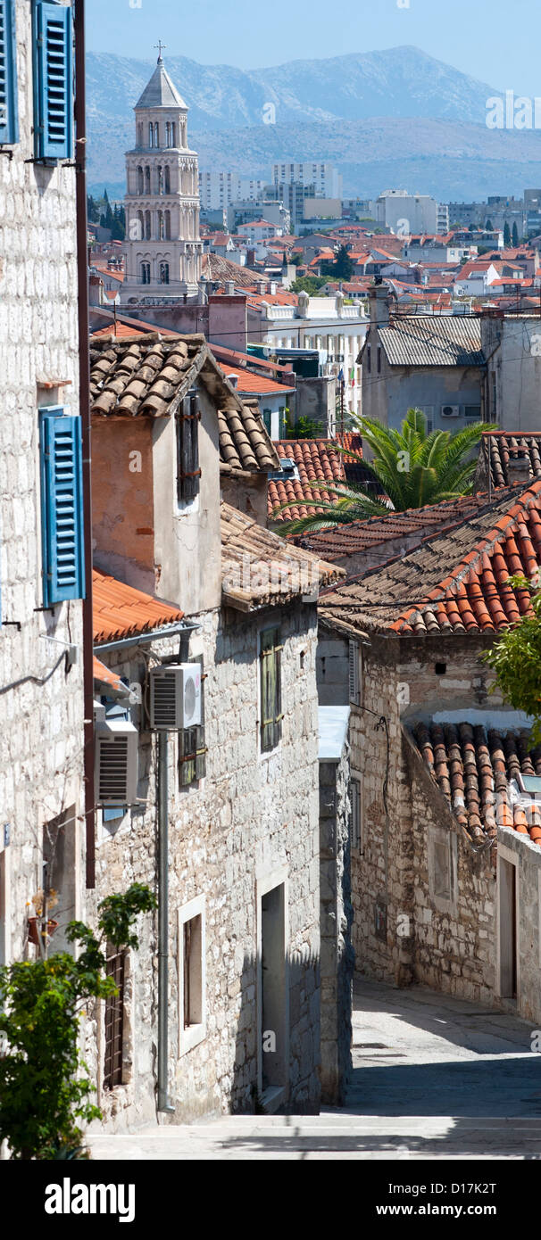Vista dei tetti della città di Spalato sulla costa adriatica della Croazia. Foto Stock