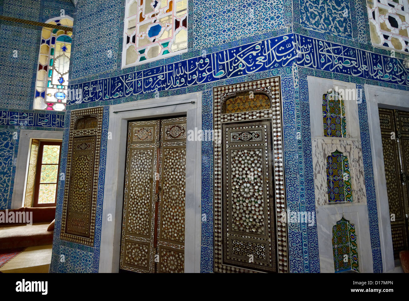 Intricato madreperla ad intarsio in Baghdad Kiosk presso il Palazzo di Topkapi Istanbul Turchia Foto Stock