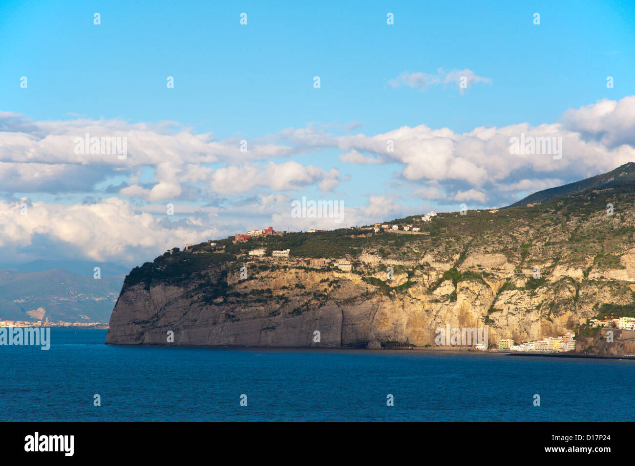 Viste della baia di Napoli a Sorrento resort città la regione Campania sud Italia Europa Foto Stock