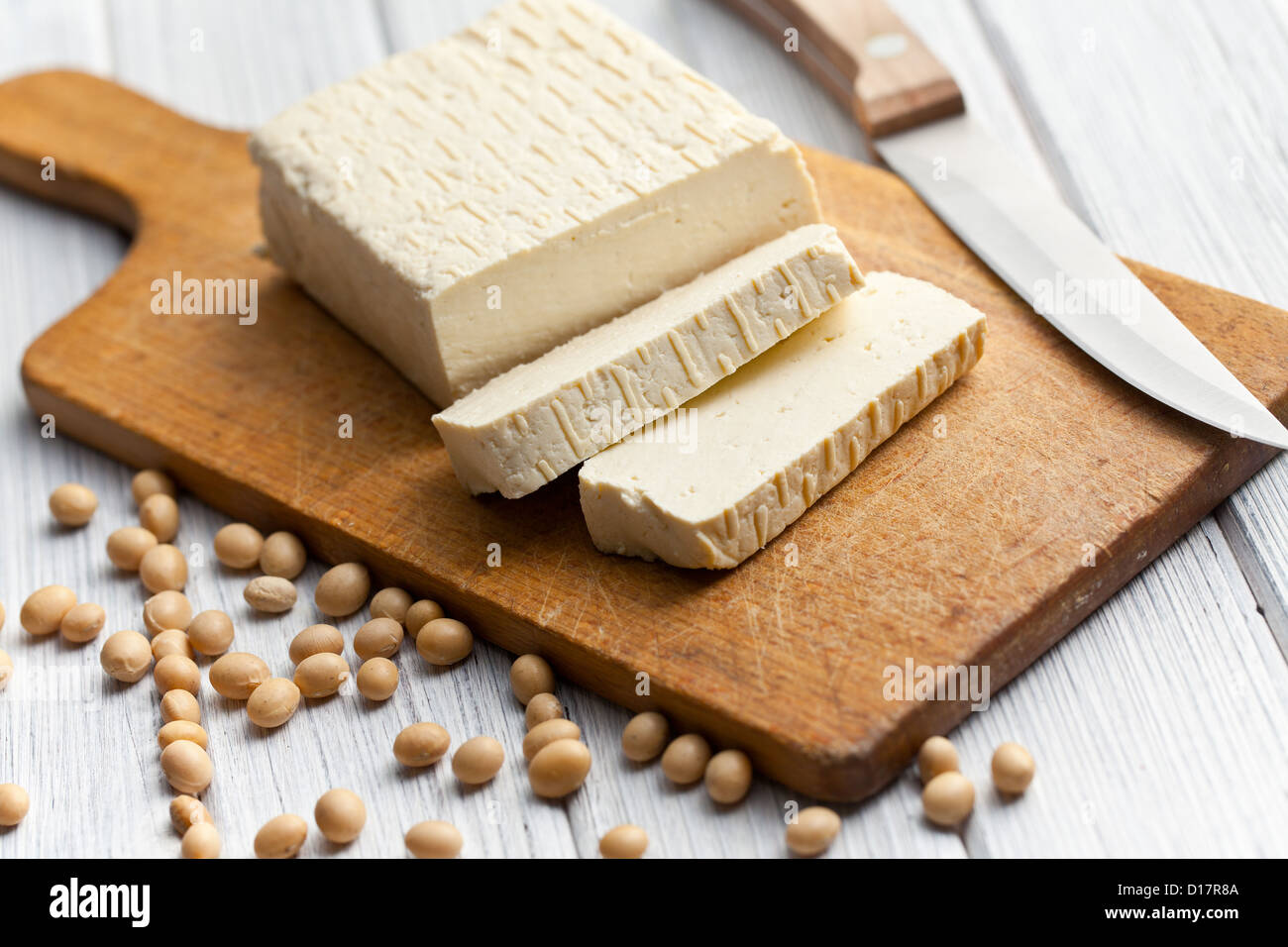 Il tofu e fagioli di soia sul tavolo da cucina Foto Stock