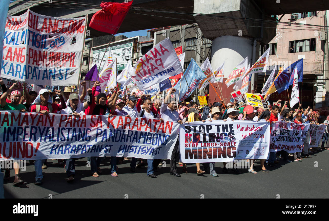 I manifestanti durante la 64a Dichiarazione Universale dei Diritti Umani nelle Filippine Foto Stock
