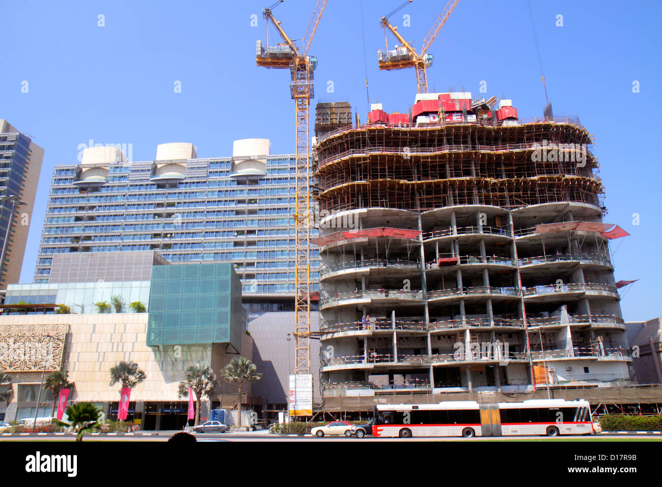 Dubai UAE,Emirati Arabi Uniti,Medio Oriente orientale,Sheikh Khalifa bin Zayed Road,costruzione,sotto costruzione di cantiere nuovo costruttore,gru,strada sc Foto Stock