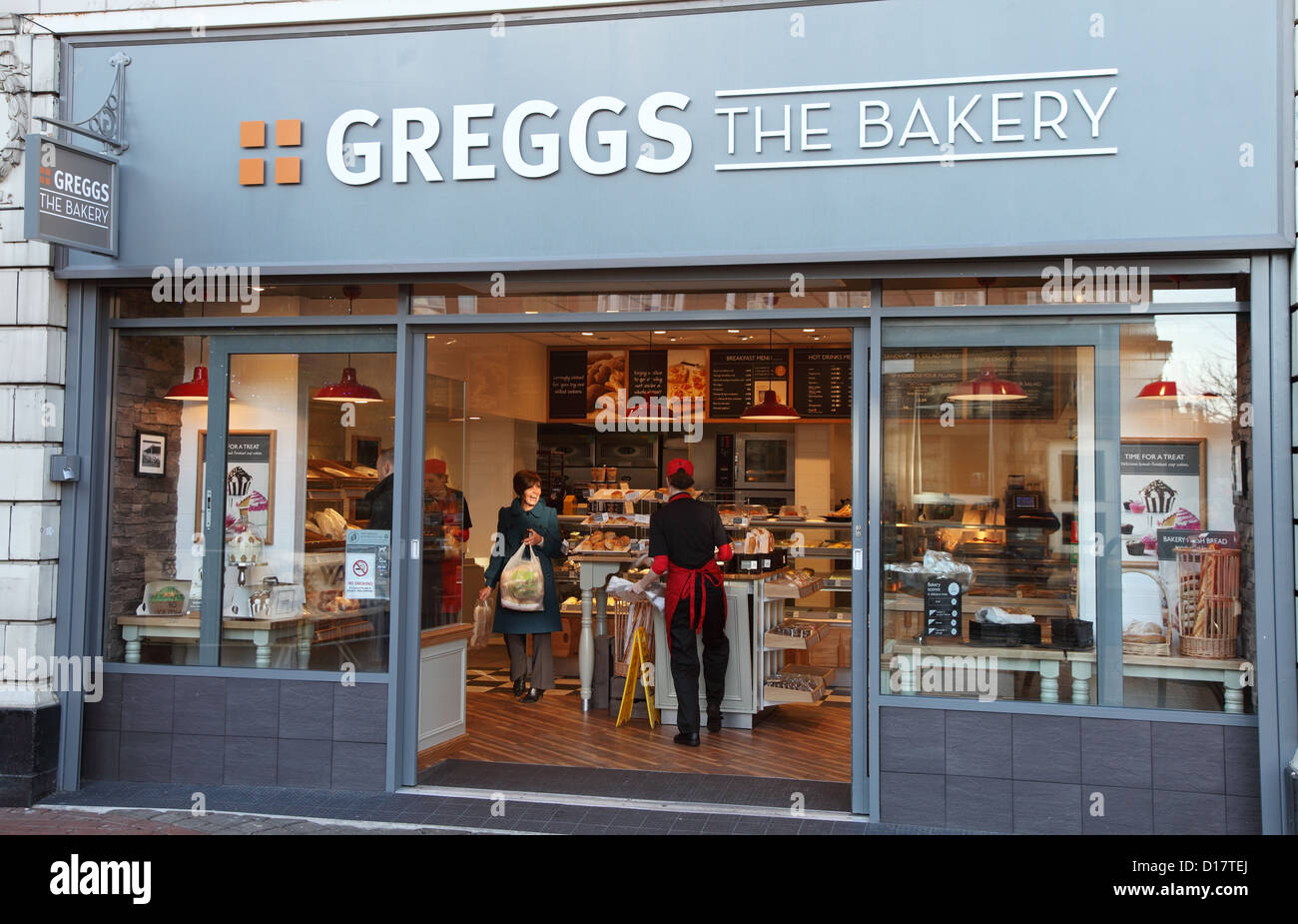 Greggs panettieri panificio a Whitley Bay, a nord-est dell' Inghilterra REGNO UNITO Foto Stock Greggs panettieri panificio a Whitley Bay, a nord-est dell' Inghilterra REGNO UNITO Foto Stock