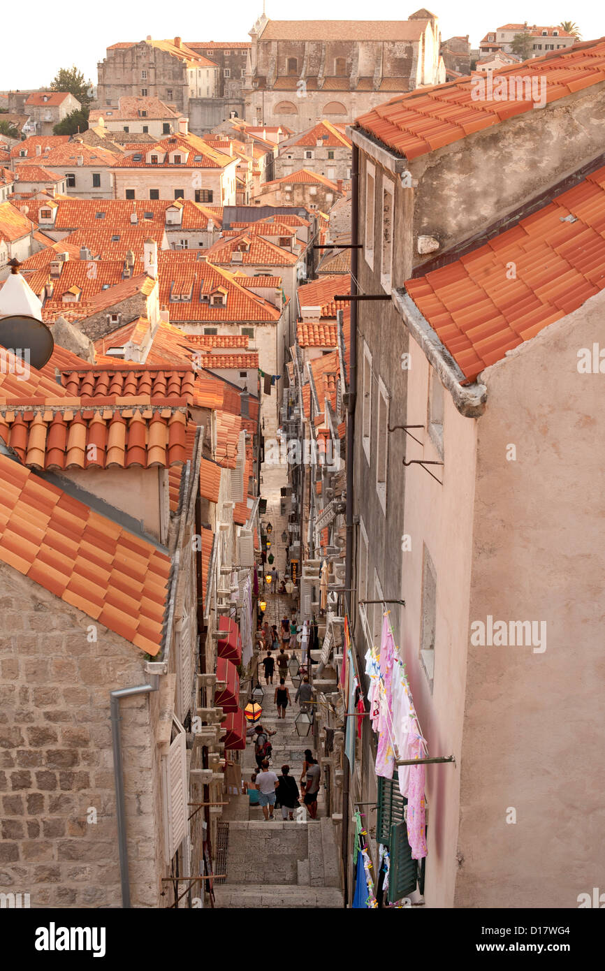 Vista sui tetti del centro storico della città di Dubrovnik sulla costa adriatica della Croazia. Foto Stock