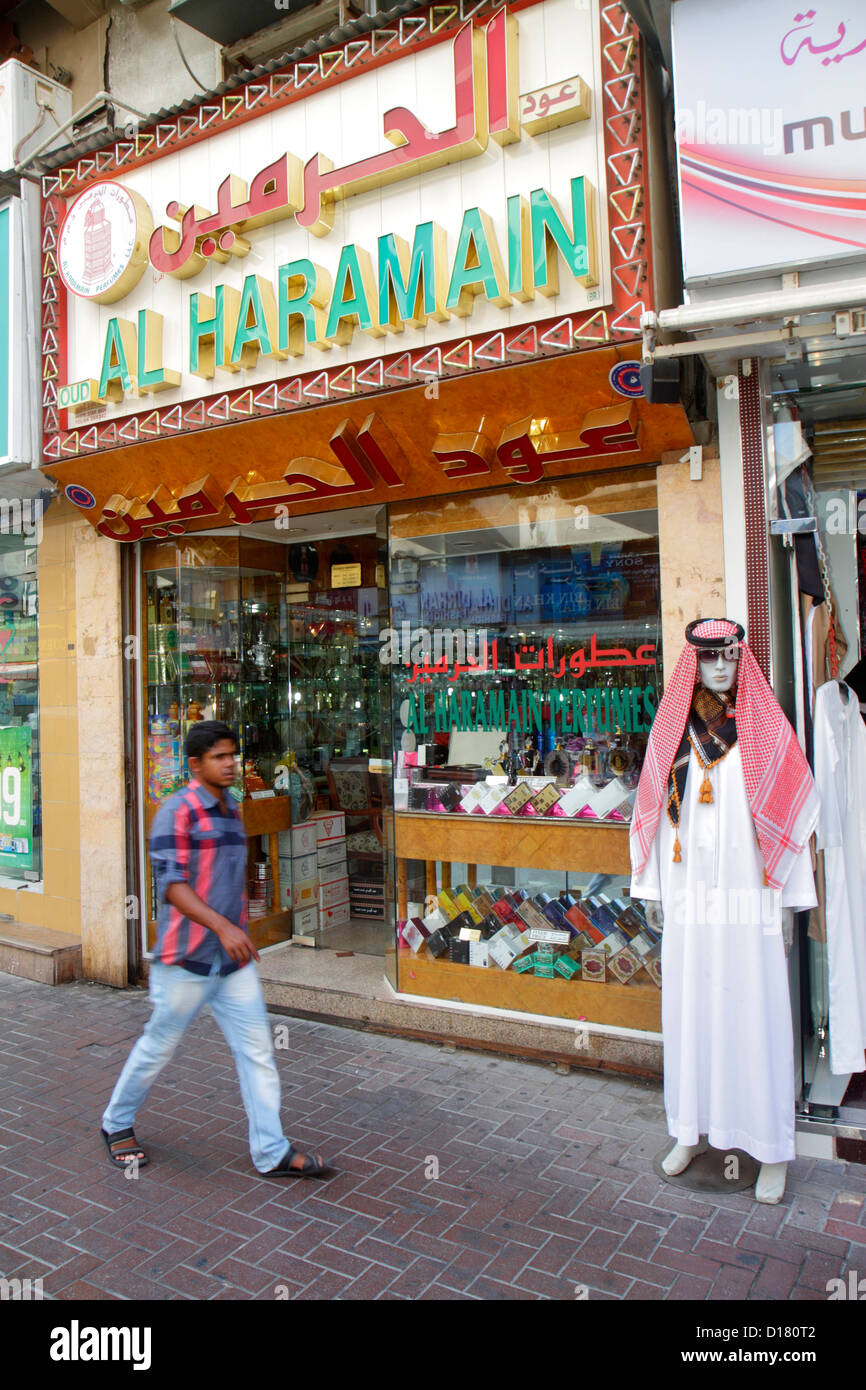 Dubai UAE,Emirati Arabi Uniti,Medio Oriente orientale,Deira,Murshid Bazar,bazaar,shopping shopper shopping negozi mercati di mercato mercati di acquisto s Foto Stock