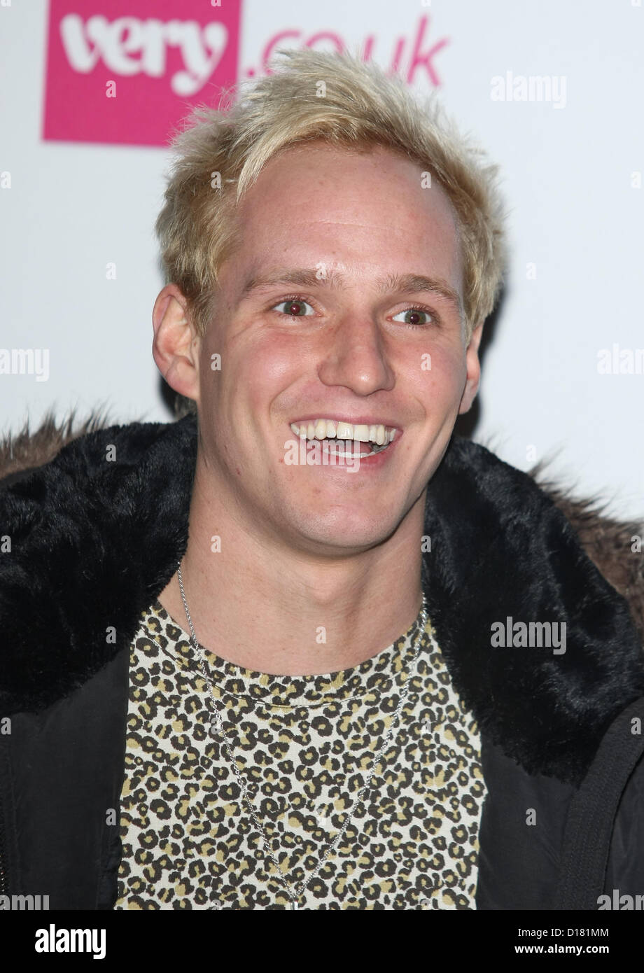 JAMIE LAING MOLTO.CO.UK RIVENDITORE ONLINE OSPITA IL PRIMO DEL REGNO UNITO, il Catwalk Show su ghiaccio con pattinatori professionisti che indossano molto.CO.U Foto Stock