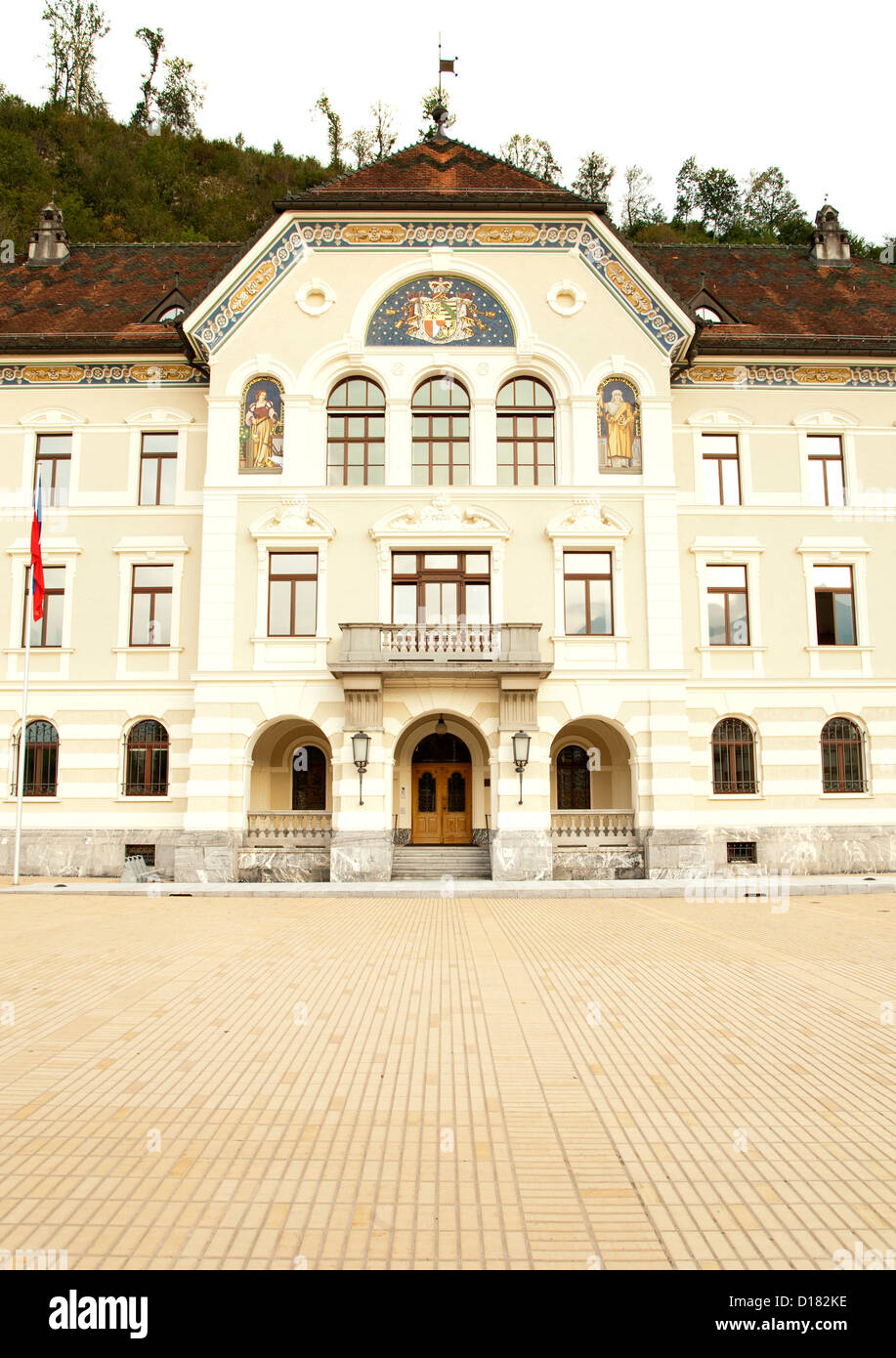 Il Regierungsgebäude (Governo / edificio del parlamento) a Vaduz, la capitale del principato del Liechtenstein. Foto Stock
