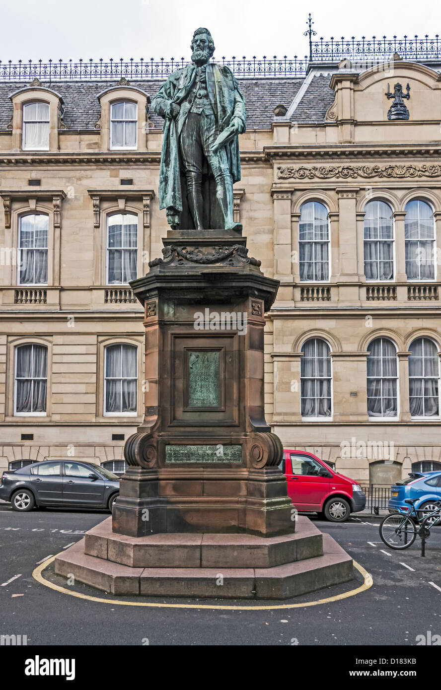 Statua di William Chambers - ex Lord Provost di Edimburgo - nelle camere Street Edinburgh Scozia Scotland Foto Stock