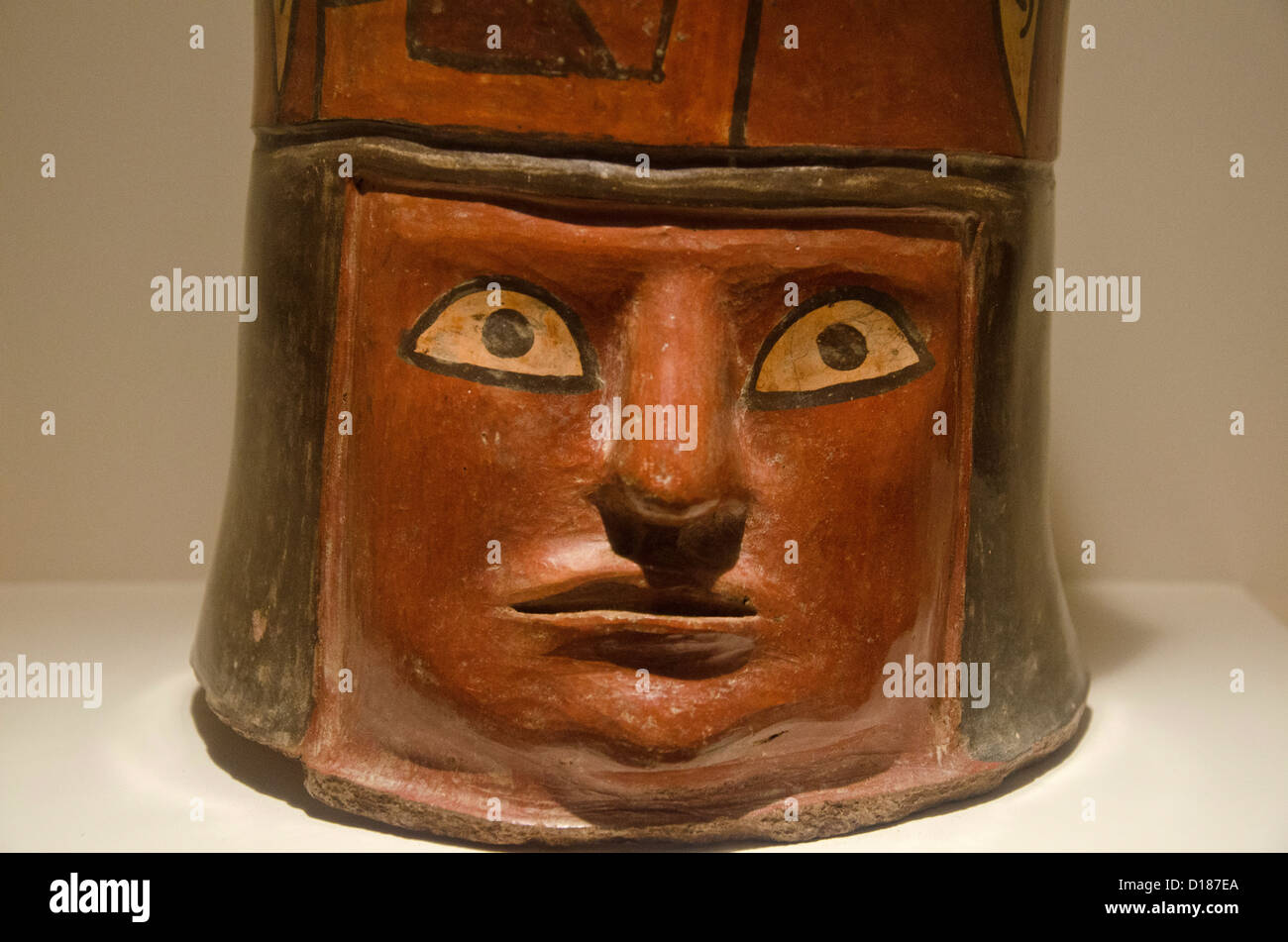 Vaso in ceramica cultura Tiwanaku 1500 BC-1200 BC Perú Foto Stock