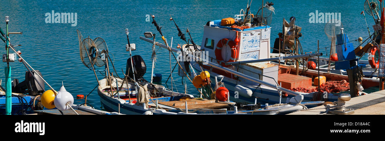 L'Italia, sicilia, Marina di Ragusa, barche da pesca nel porto Foto Stock