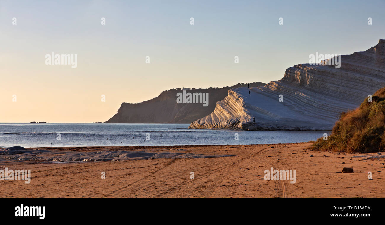 L'Italia, sicilia, Realmonte, vista la Scala dei Turchi al tramonto Foto Stock