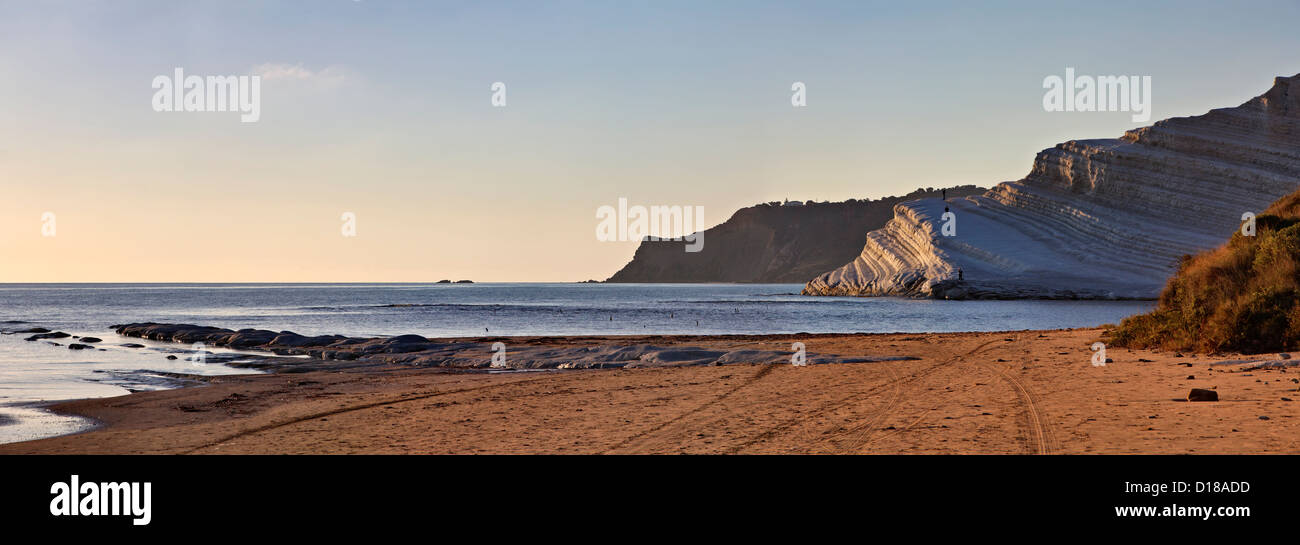 L'Italia, sicilia, Realmonte, vista la Scala dei Turchi al tramonto Foto Stock