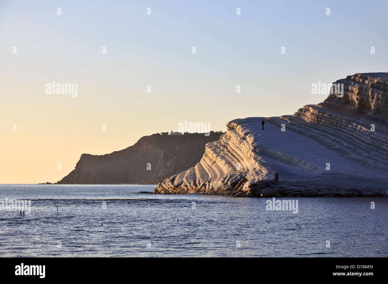 L'Italia, sicilia, Realmonte, vista la Scala dei Turchi al tramonto Foto Stock