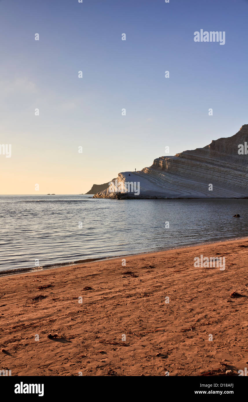 L'Italia, sicilia, Realmonte, vista la Scala dei Turchi al tramonto Foto Stock