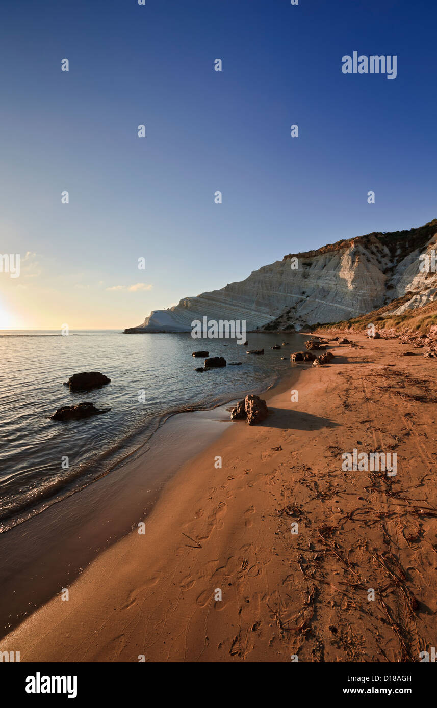 L'Italia, sicilia, Realmonte, vista la Scala dei Turchi al tramonto Foto Stock