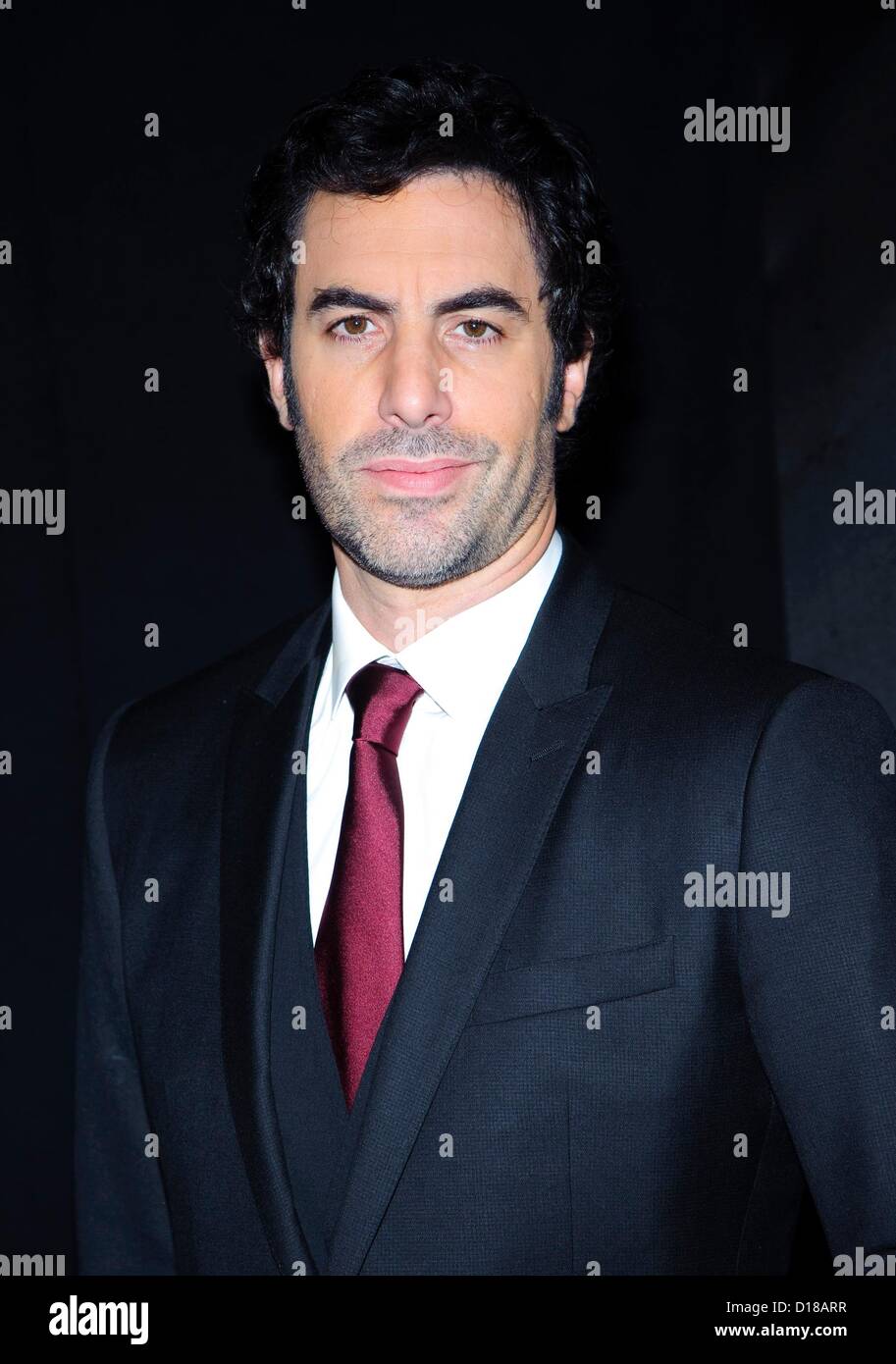 Sacha Baron Cohen presso gli arrivi per LES MISERABLES Premiere, il Teatro Ziegfeld, New York, NY Dicembre 10, 2012. Foto di: Lee/Everett raccolta/Alamy Live News Foto Stock