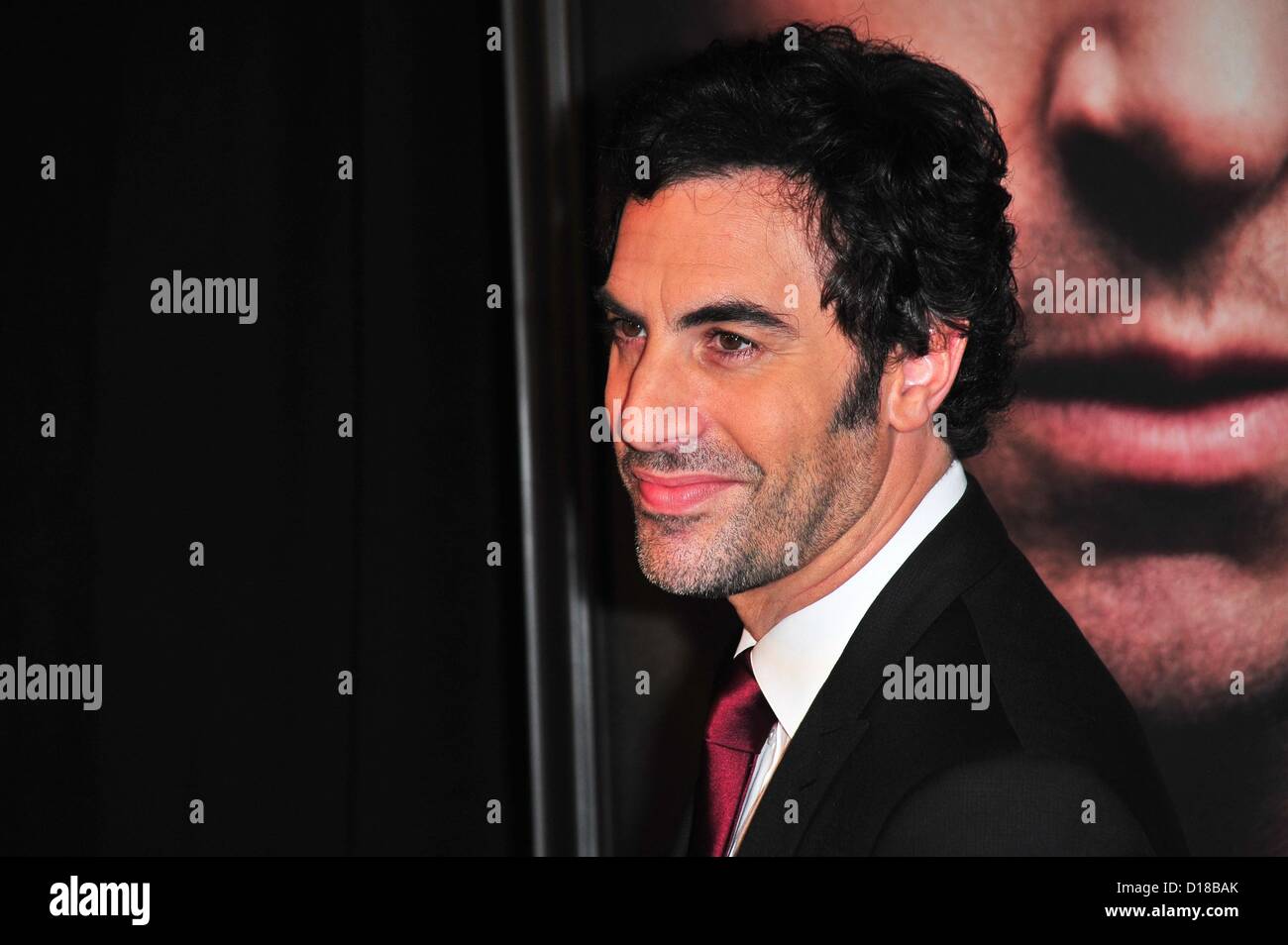 Sacha Baron Cohen presso gli arrivi per LES MISERABLES Premiere, il Teatro Ziegfeld, New York, NY Dicembre 10, 2012. Foto di: Gregorio T. Binuya/Everett raccolta/Alamy Live News Foto Stock