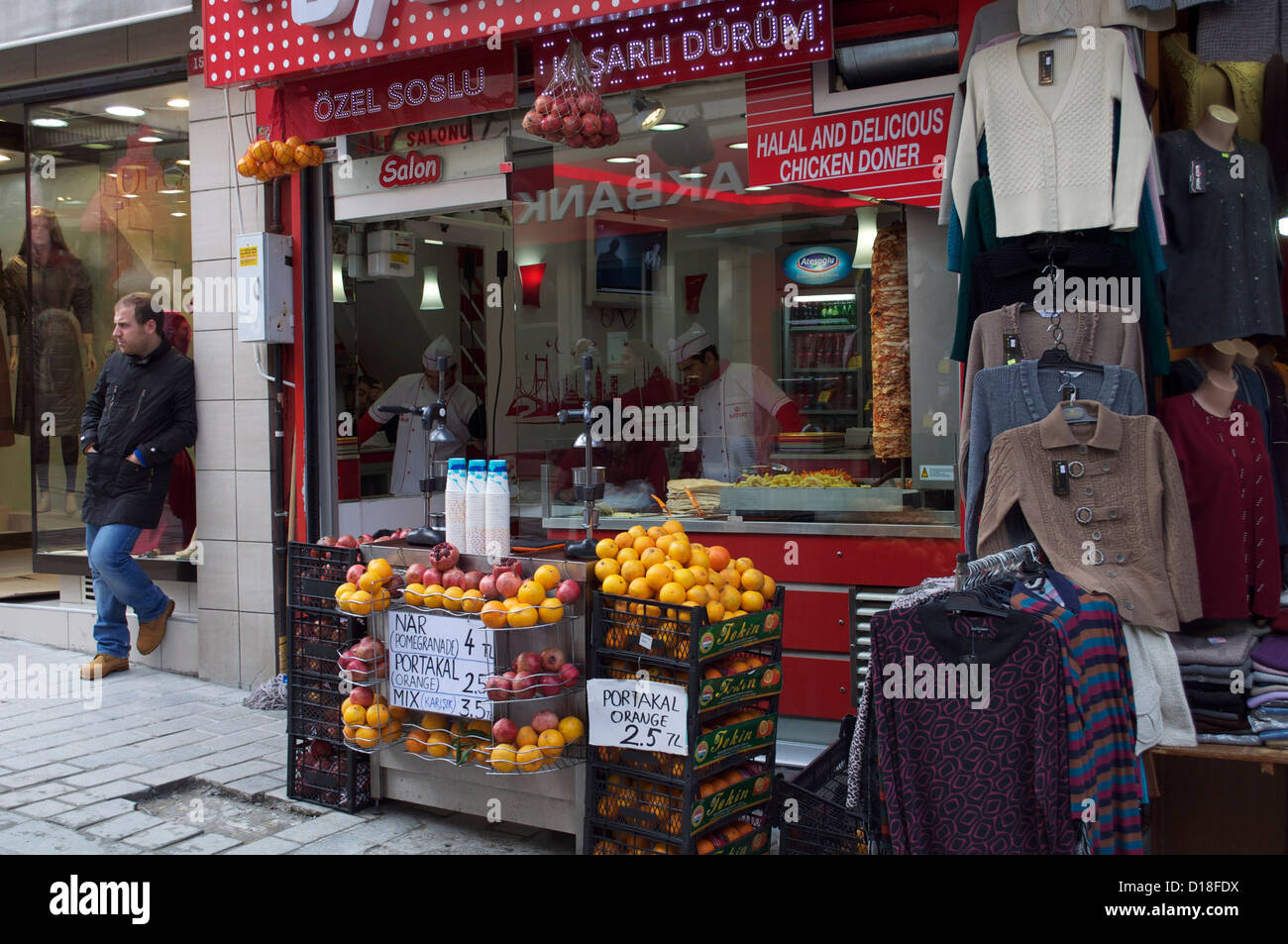 Il succo di melograno e negozio kebab in Istanbul Turchia Foto Stock