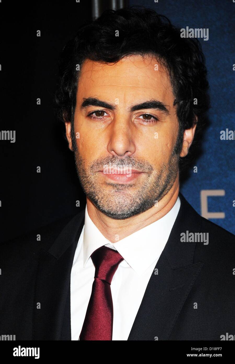 Sacha Baron Cohen presso gli arrivi per LES MISERABLES Premiere, il Teatro Ziegfeld, New York, NY Dicembre 10, 2012. Foto di: Desiree Navarro/Everett Collection Foto Stock