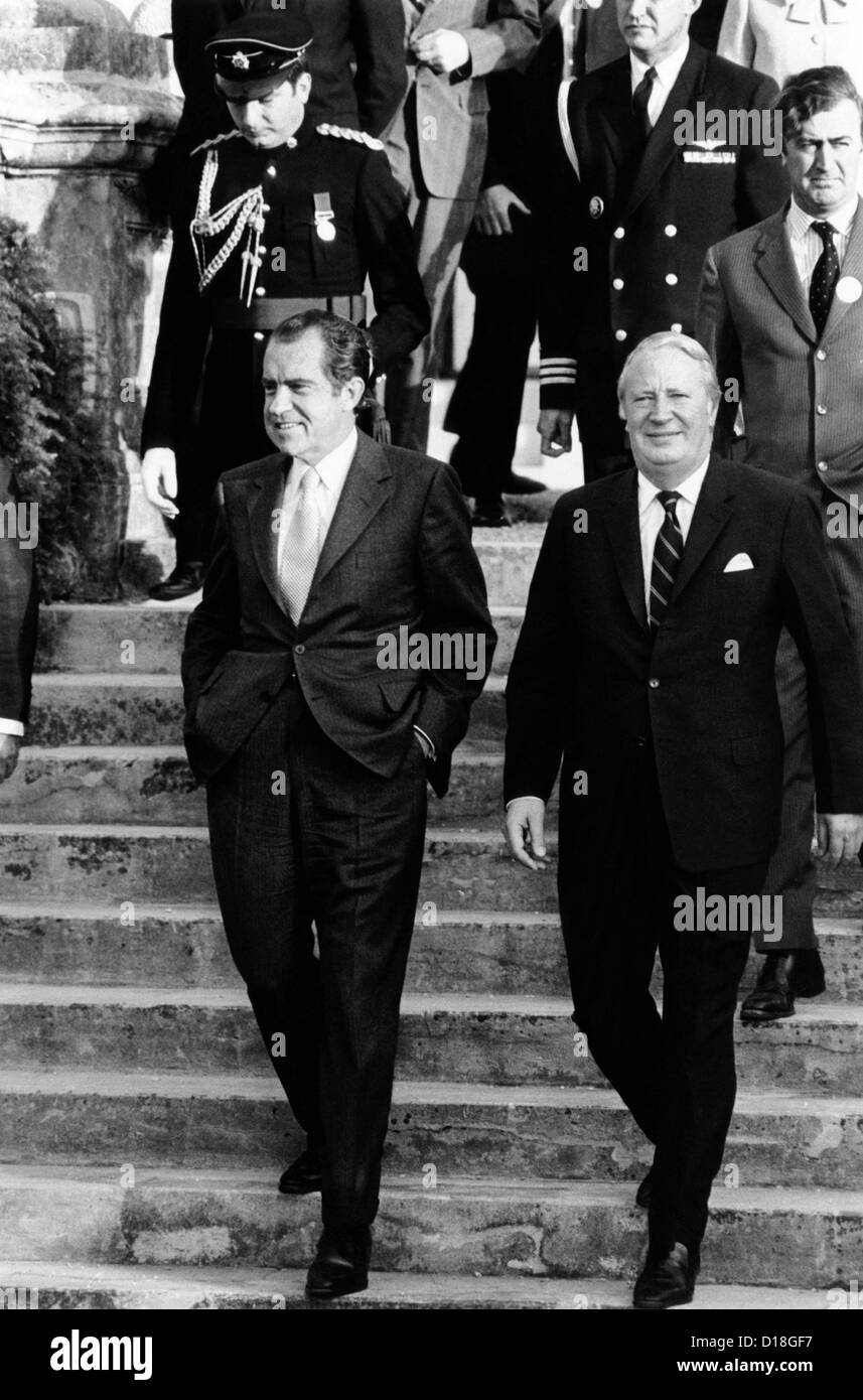 Il presidente Richard Nixon (sinistra) e del Primo Ministro britannico Edward Heath colloqui in Hamilton, Bermuda. Il 21 dicembre, 1971 Foto Stock