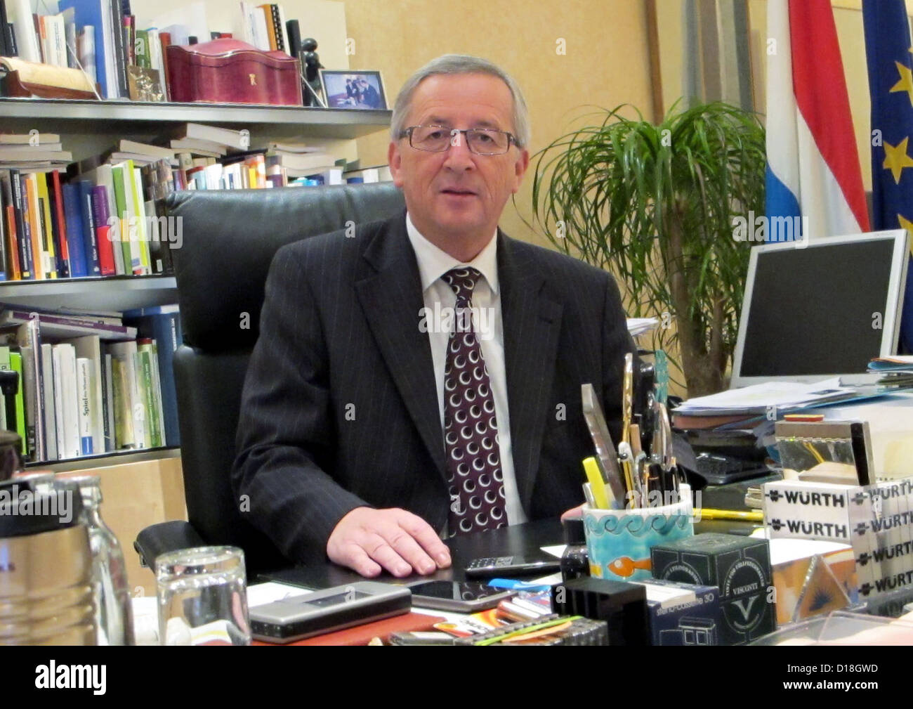 Jean Claude Juncker, primo ministro del Lussemburgo per quasi 18 anni, è raffigurato al ministero di stato in Lussemburgo, 5 dicembre 2012. Juncker è il Ue del capo del governo con il più lungo tempo dell'ufficio. Ha iniziato la sua carriera a 30 anni fa come un segretario di stato, senza aver pianificato una carriera politica. Foto: Birgit Reichert Foto Stock