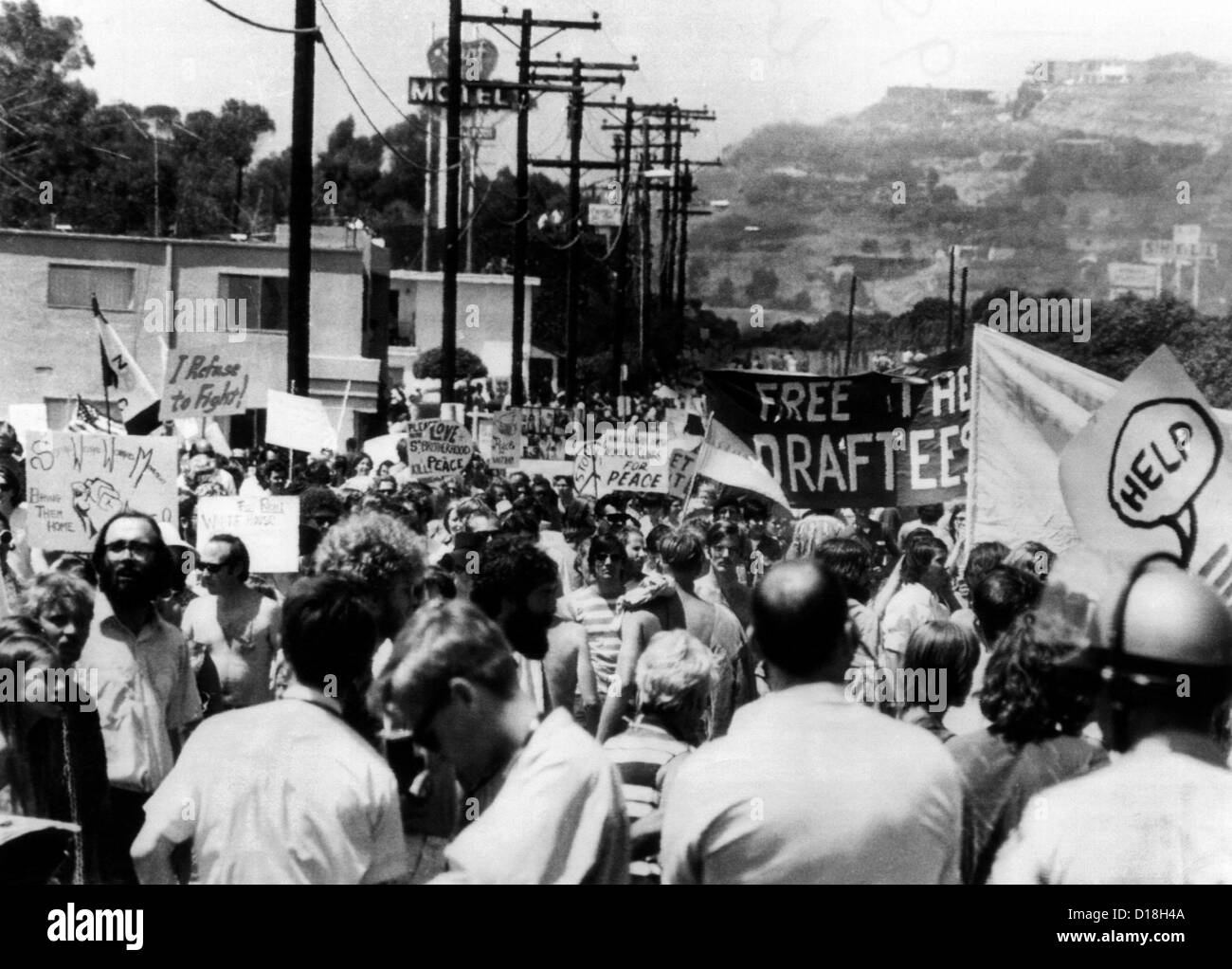 Guerra Anti-Vietnam protesta vicino al presidente Richard Nixon di San Clemente home. Diverse migliaia di manifestanti protesta lungo un Foto Stock