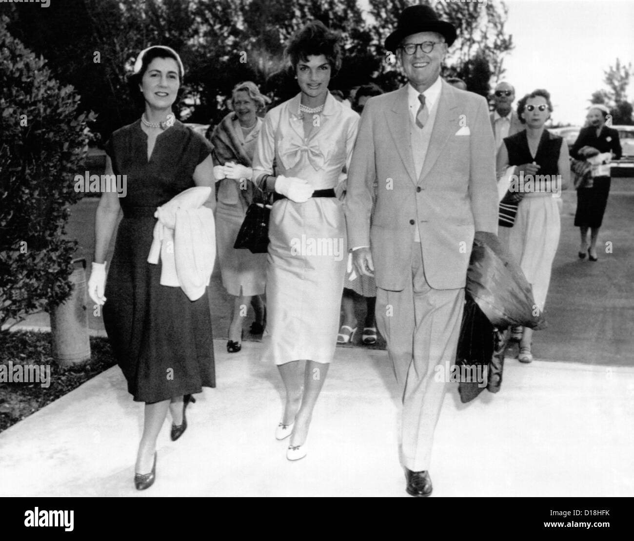 Kennedy escursione a Hialeah Race Track. L-R: Janet Auchincloss; Jacqueline Kennedy; e Giuseppe Kennedy. Auchincloss è Foto Stock