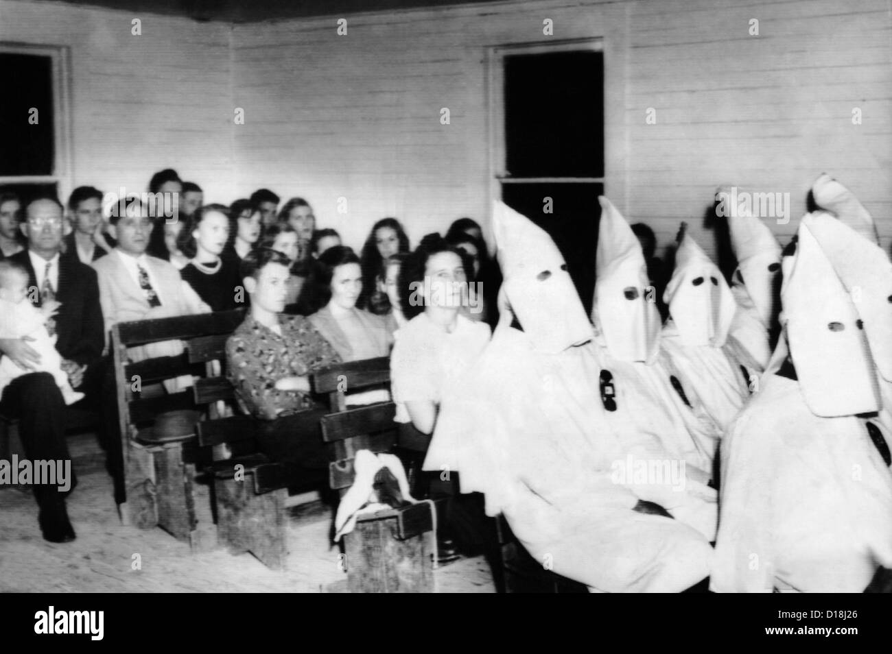 75 Ku Klux Klansman entrò nella Congregazione della linea Massay Chiesa di Dio, che si trova vicino a Birmingham, Alabama. Un Klan Foto Stock