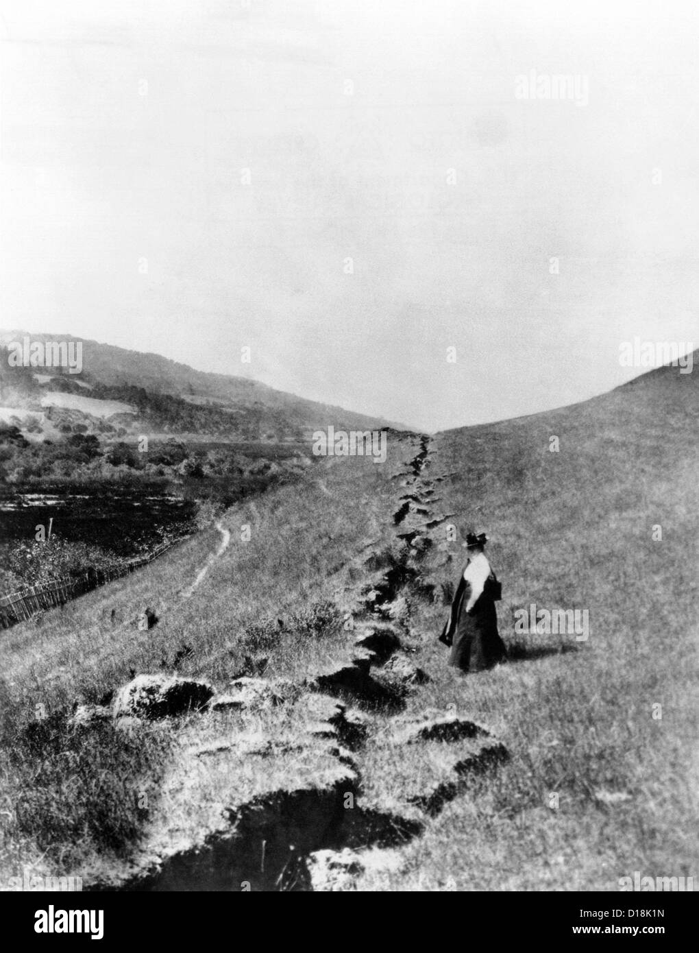 Terremoto in California, 1906. Guardando a nord lungo la superficie tracce di San Andreas anomalia, a due miglia a nord di Skinner Ranch Olema, Foto Stock