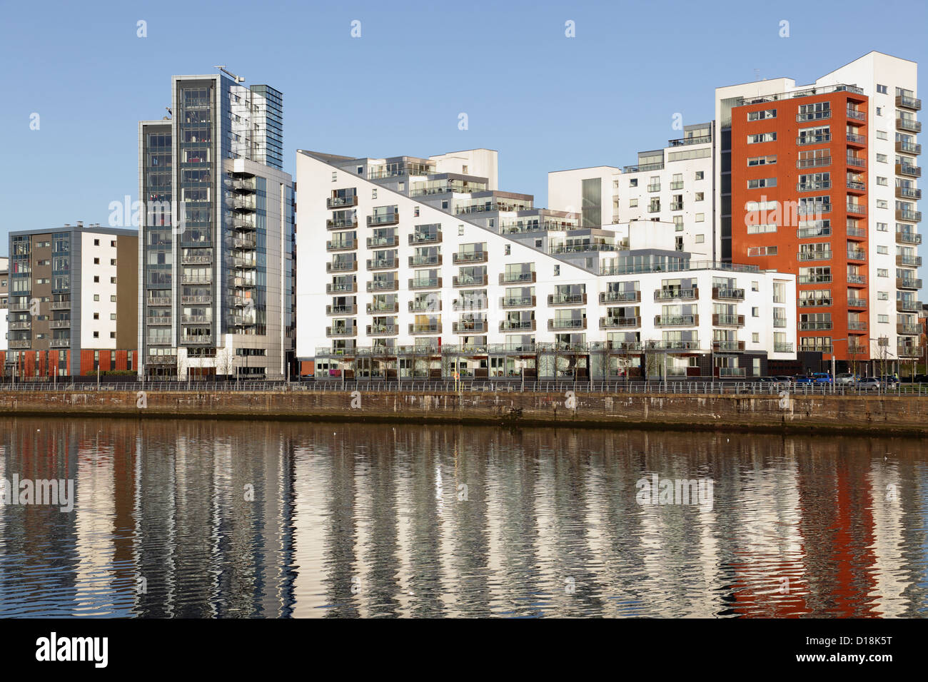 Appartamenti Glasgow Harbour sulla sponda nord del fiume Clyde, Glasgow, Scozia, Regno Unito Foto Stock