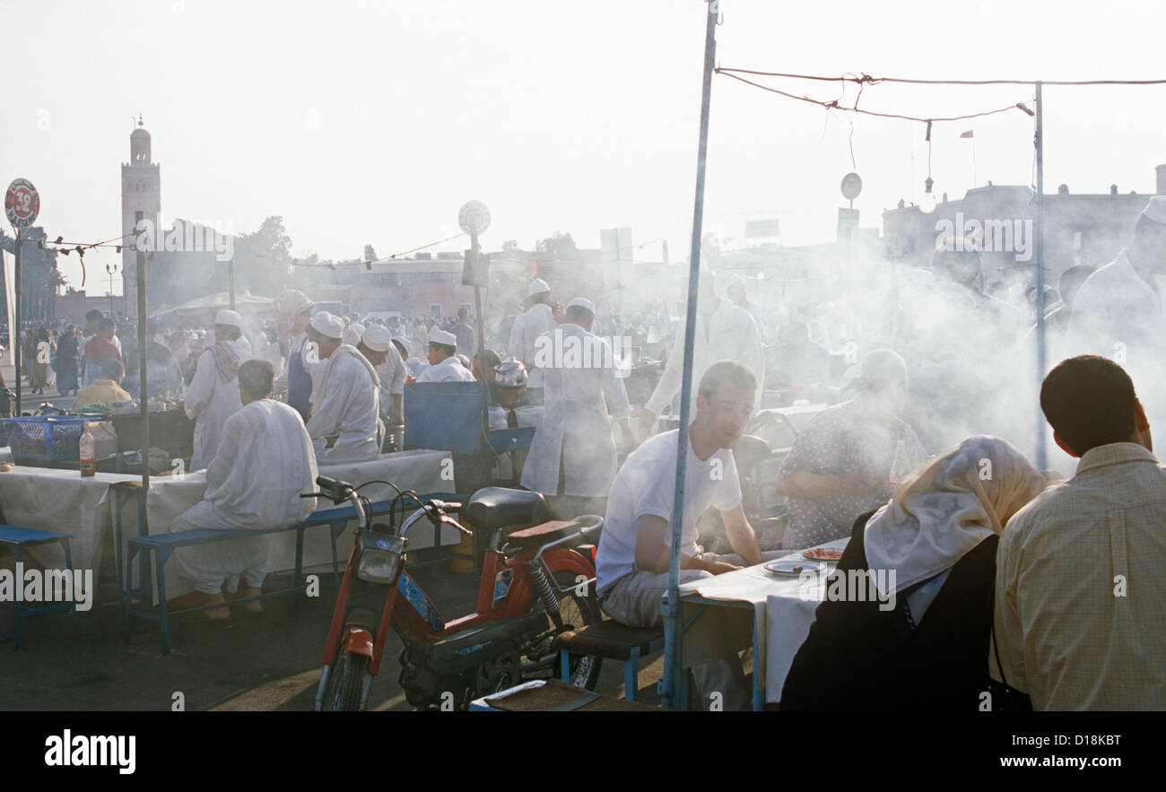 Sera Souk Djamaa El Fna a Marrakech Marocco Africa del Nord Foto Stock