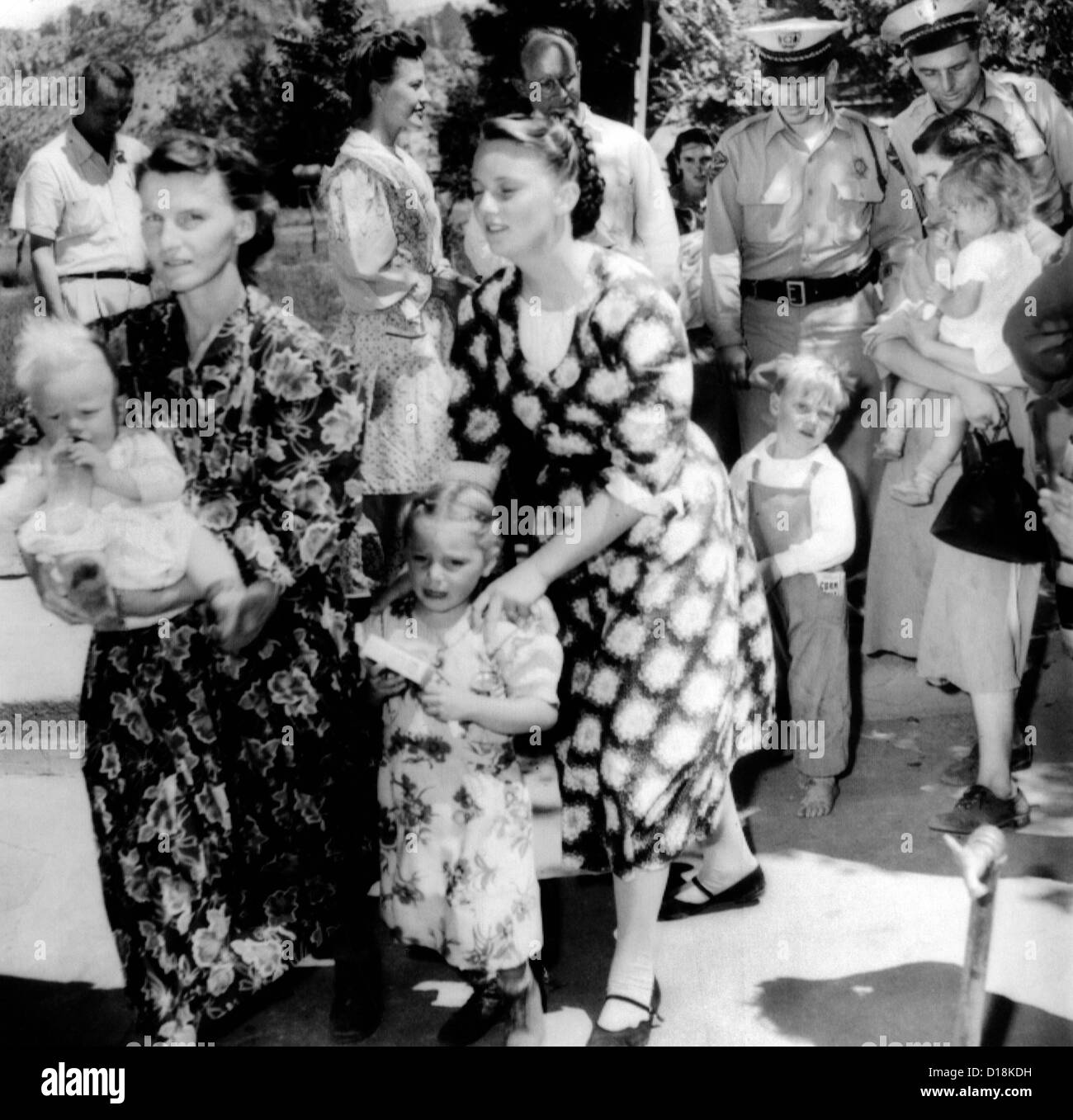 Le donne membri di mormoni fondamentalisti del 'unita sforzo', sotto arresto per mettere in pratica la poligamia o matrimonio plurimo. Il Foto Stock