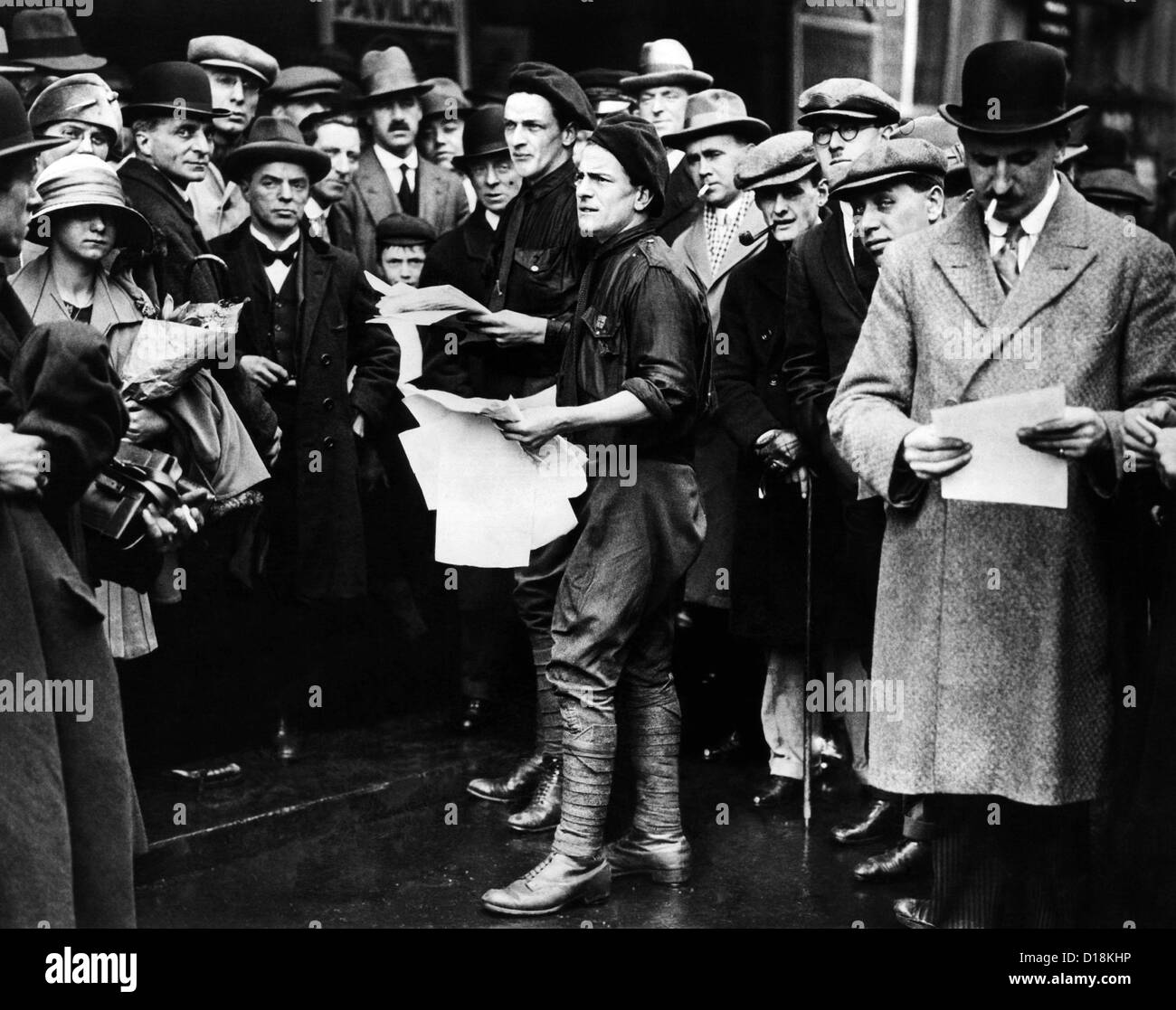 Inglese sciopero generale. British fascisti la distribuzione di propaganda nel West End di Londra il giorno del grande sciopero generale Foto Stock