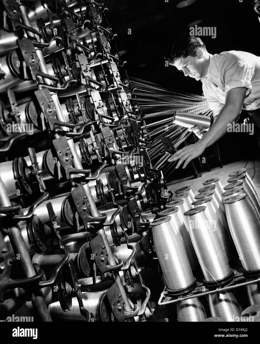 Fabbricazione di rayon in cordura di DuPont. Il filato di rayon è utilizzato in autobus e camion e gli pneumatici per autovetture. Esso mantiene una elevata Foto Stock