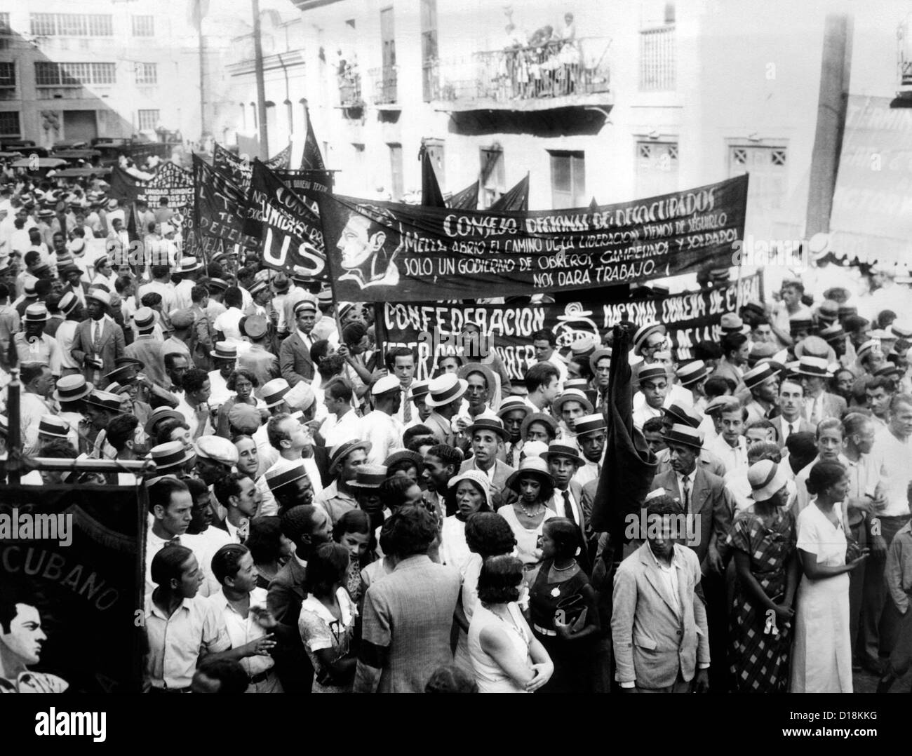 I Cubani di attendere per il corpo del martire di Julio Antonio Mella, fondatore del Partito Comunista Cubano. Il suo corpo è stato arrivare in nave Foto Stock