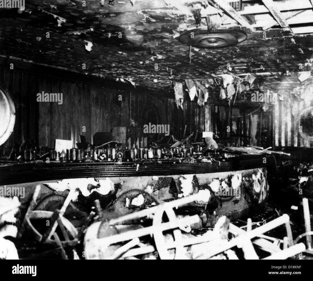Coconut Grove Nightclub Fire. Una vista del fuoco-rovinato interno della discoteca dopo i corpi delle vittime sono stati rimossi. Foto Stock