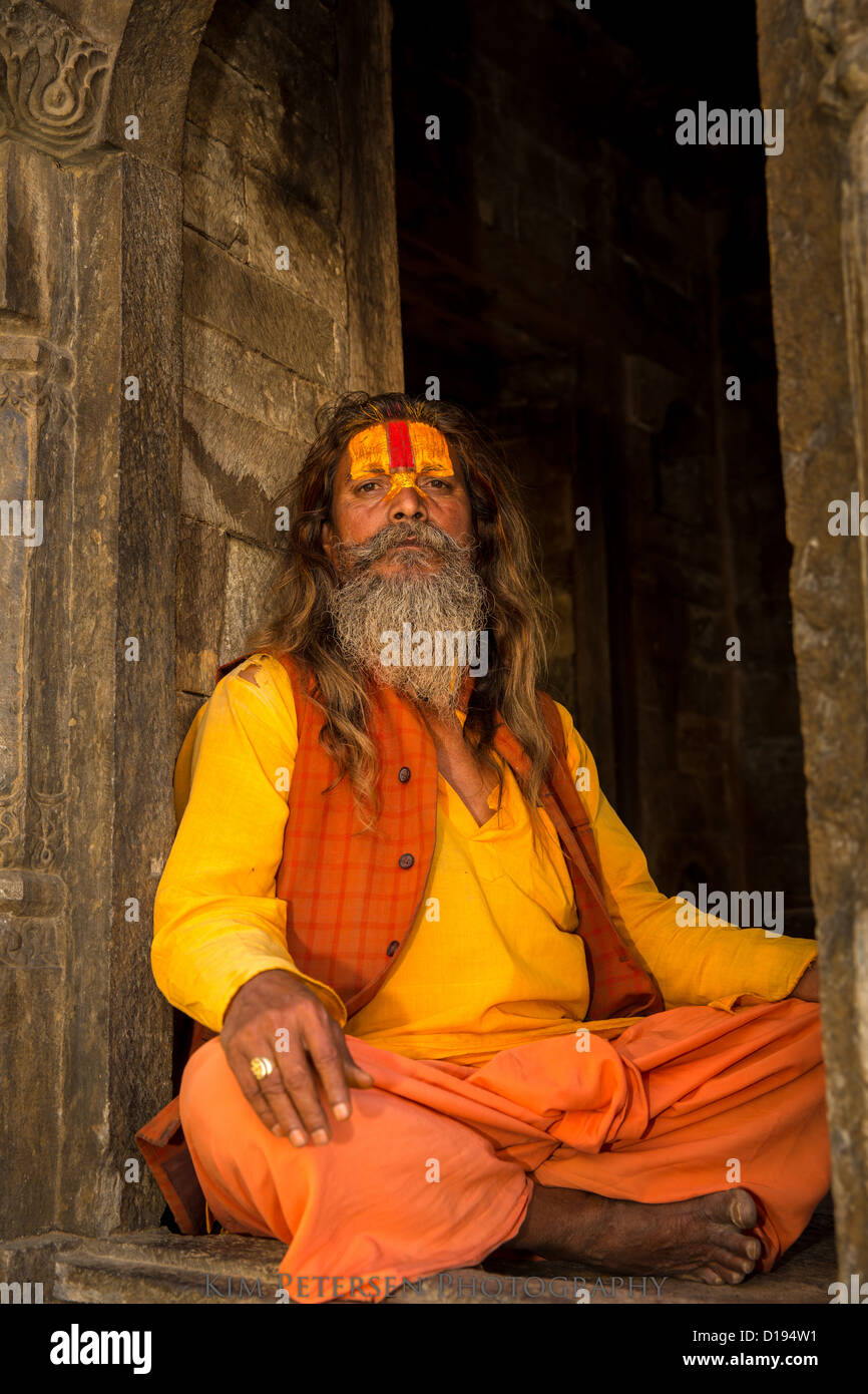 Un Sadhu, santo uomo, tempio di Pashupatinath, Kathmandu, Nepal Foto Stock