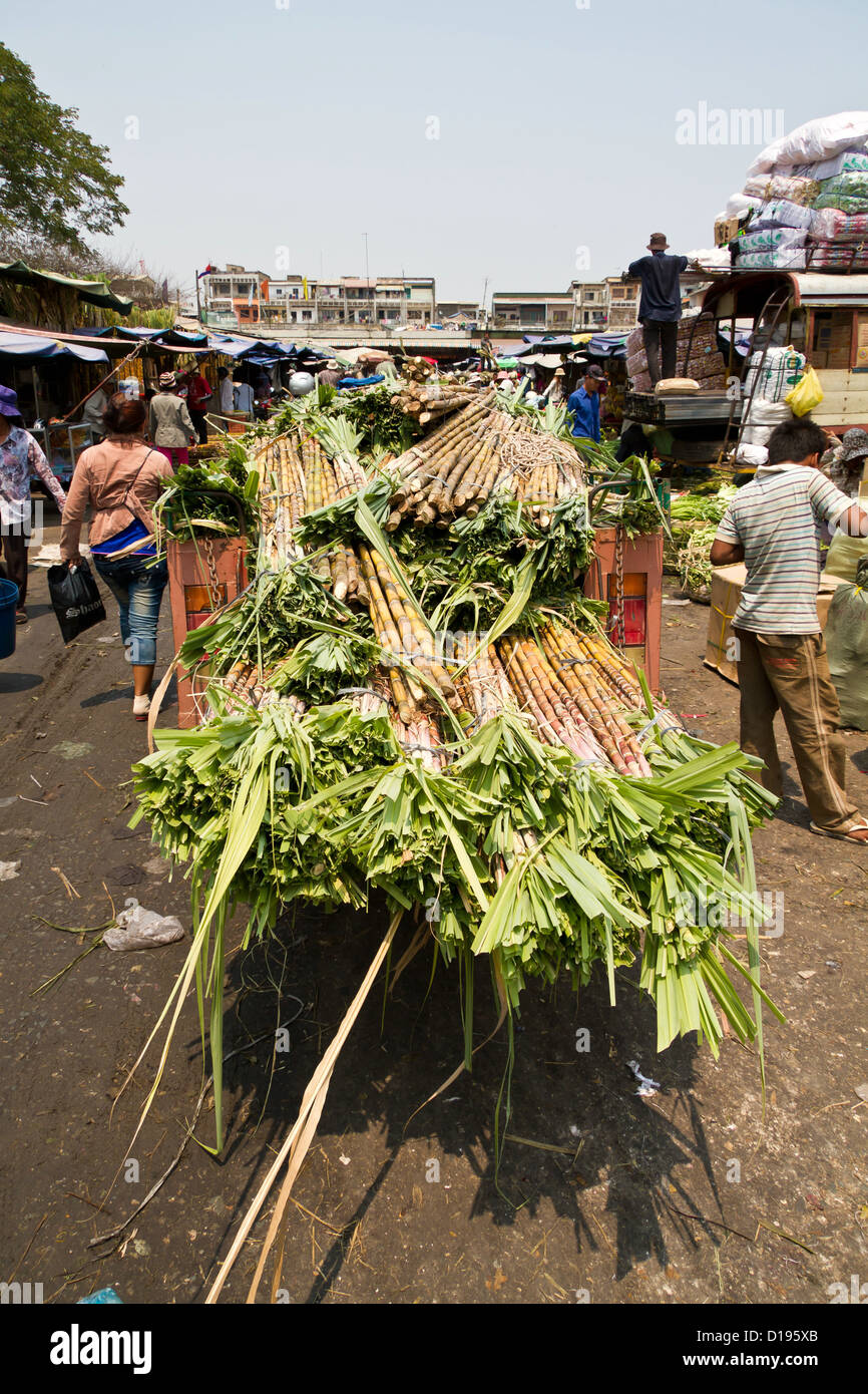 Tipica Scena di mercato in Phnom Penh Cambogia Foto Stock