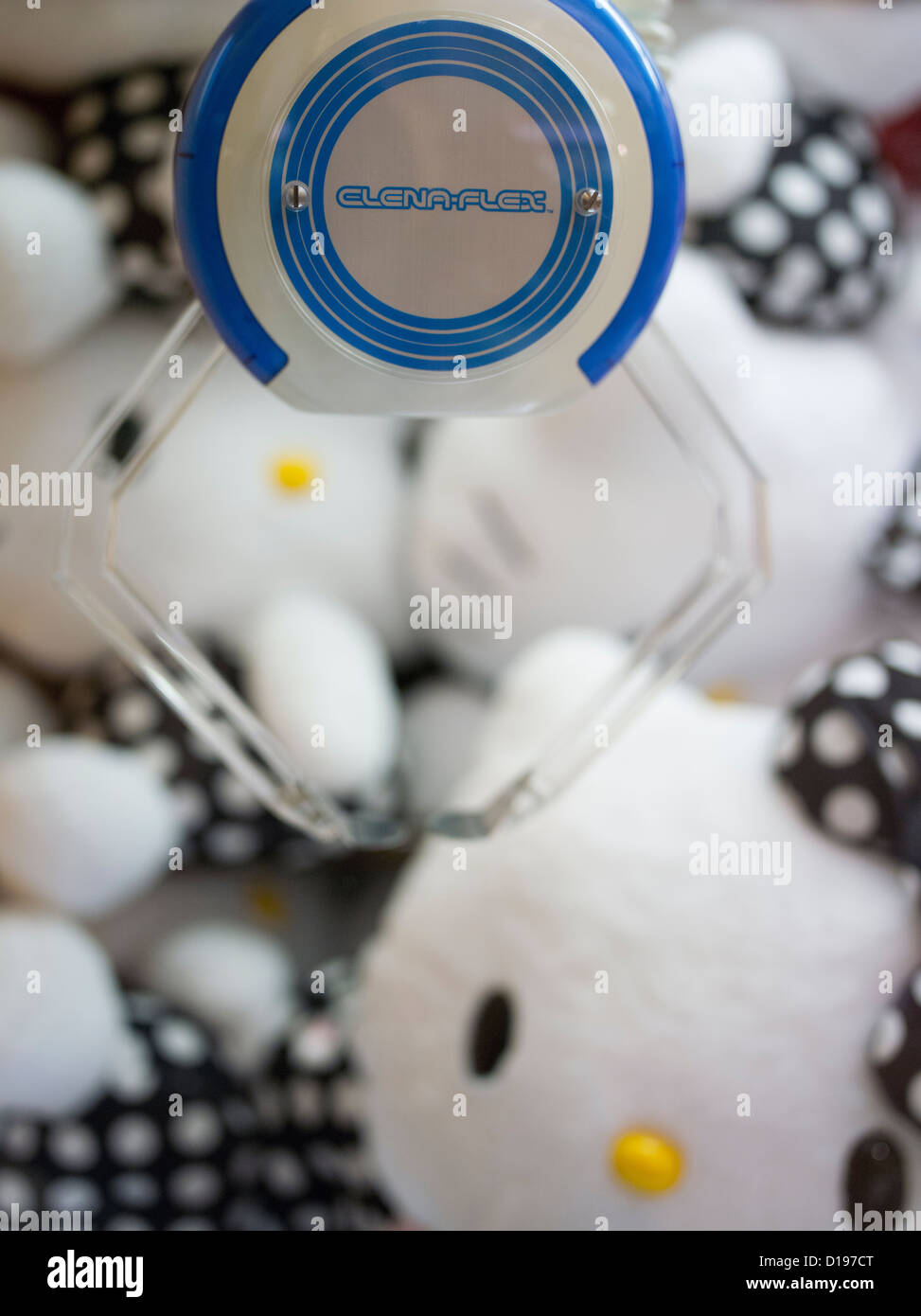 Hello Kitty / Kitty-chan giocattoli imbottiti in un UFO catcher macchina in Shinjuku Tokyo Foto Stock