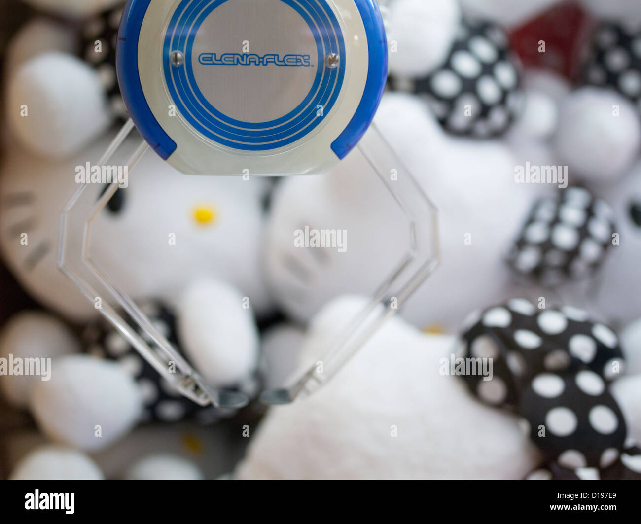 Hello Kitty / Kitty-chan giocattoli imbottiti in un UFO catcher macchina in Shinjuku Tokyo Foto Stock