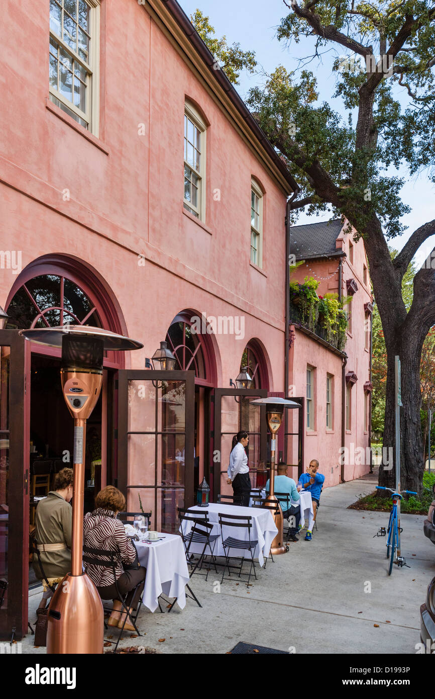 Il marciapiede ristorante nel centro storico di Savannah, Georgia, Stati Uniti d'America Foto Stock