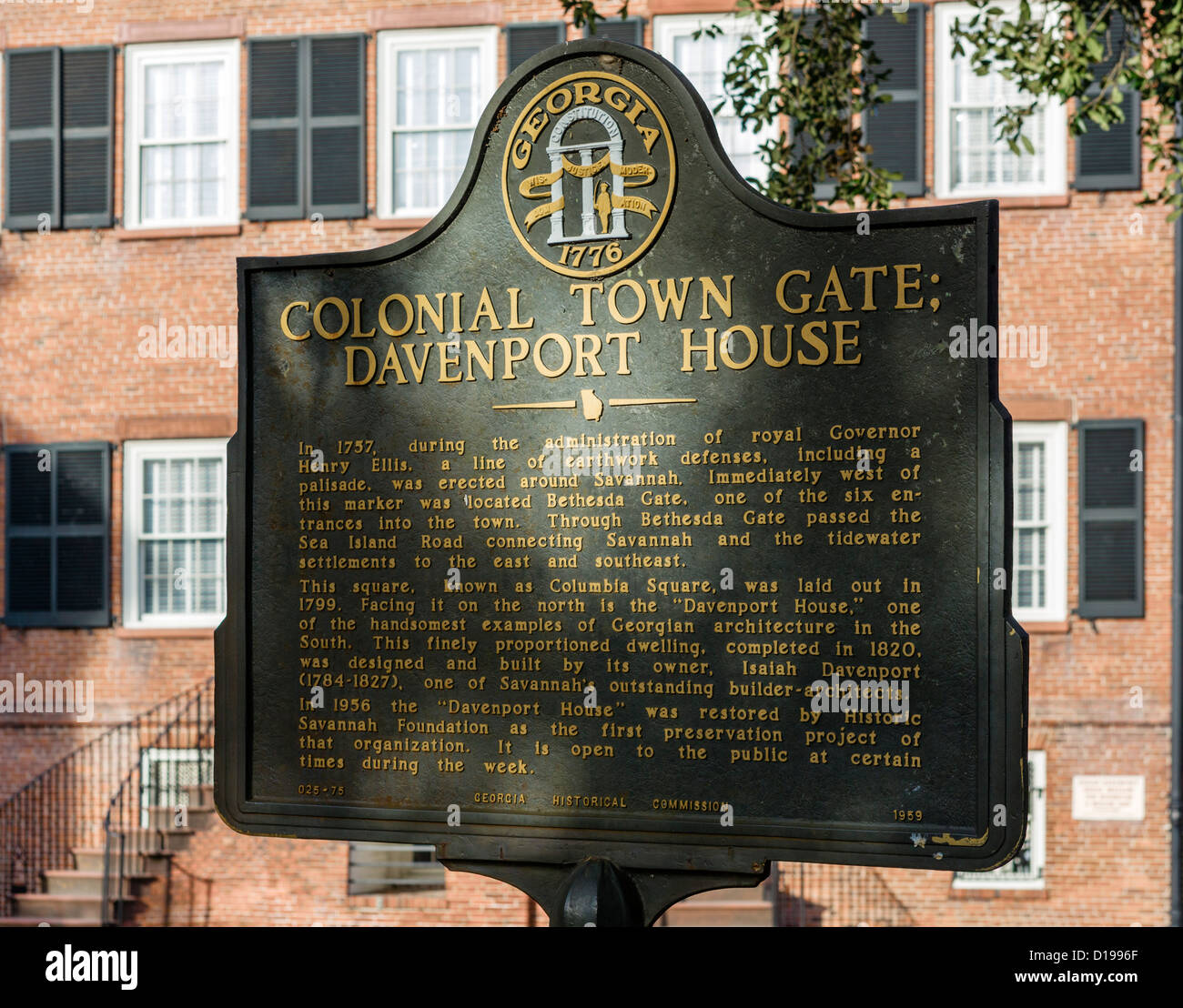 La placca di fronte allo storico di Isiah Davenport House su East State Street, Columbia Square, Savannah, Georgia, Stati Uniti d'America Foto Stock