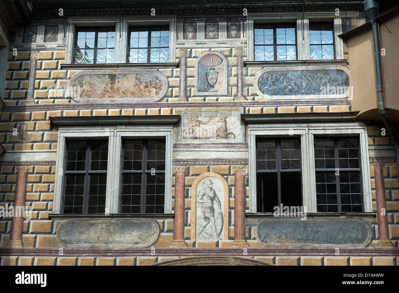 Elk188-3121 Repubblica Ceca, Cesky Krumlov, Castello di Krumlov, 13th-20th c, quarto cortile con trompe l'oeil Foto Stock