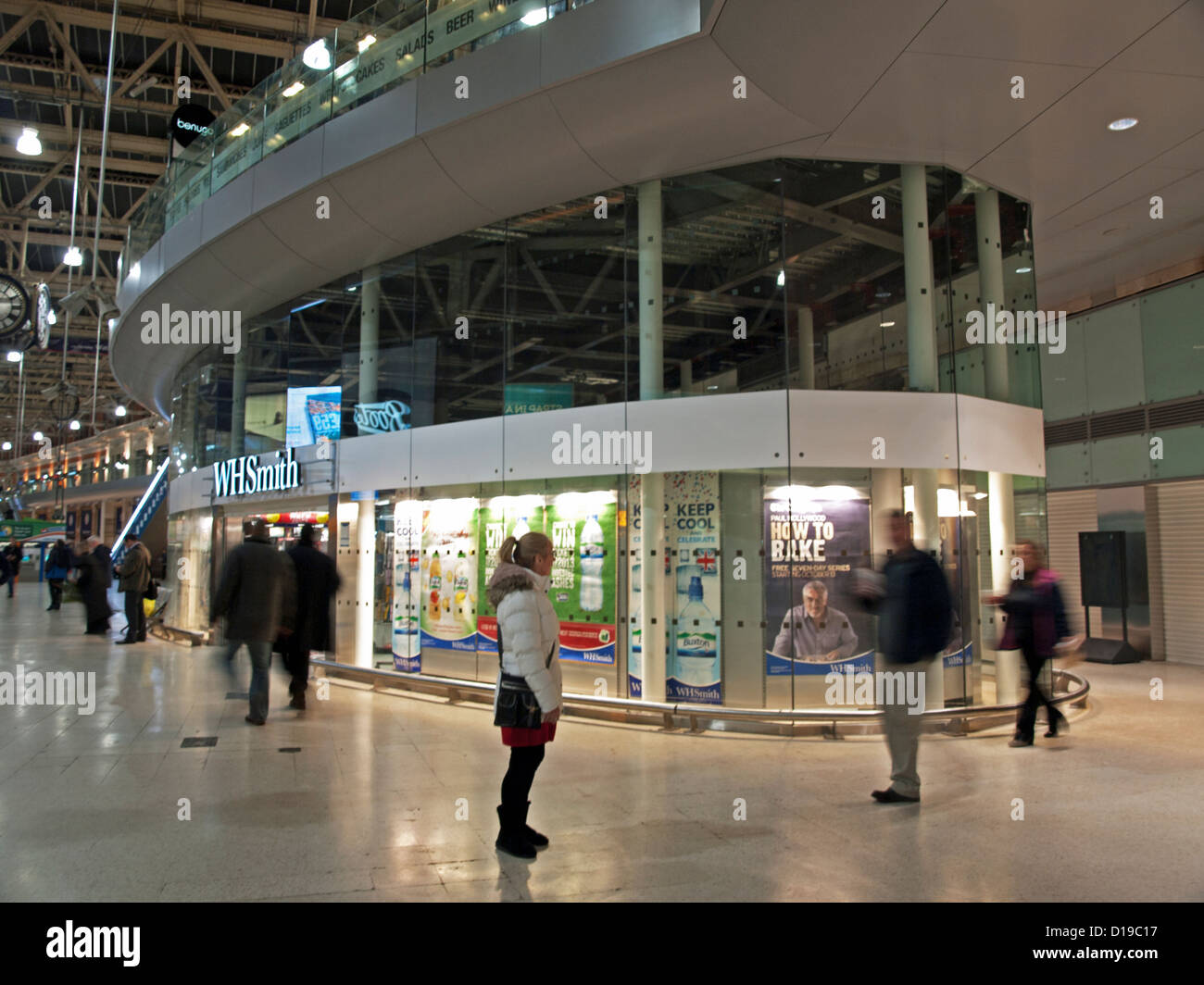 Interno del rinnovato di recente Stazione di Waterloo, London Borough di Lambeth, London, England, Regno Unito Foto Stock