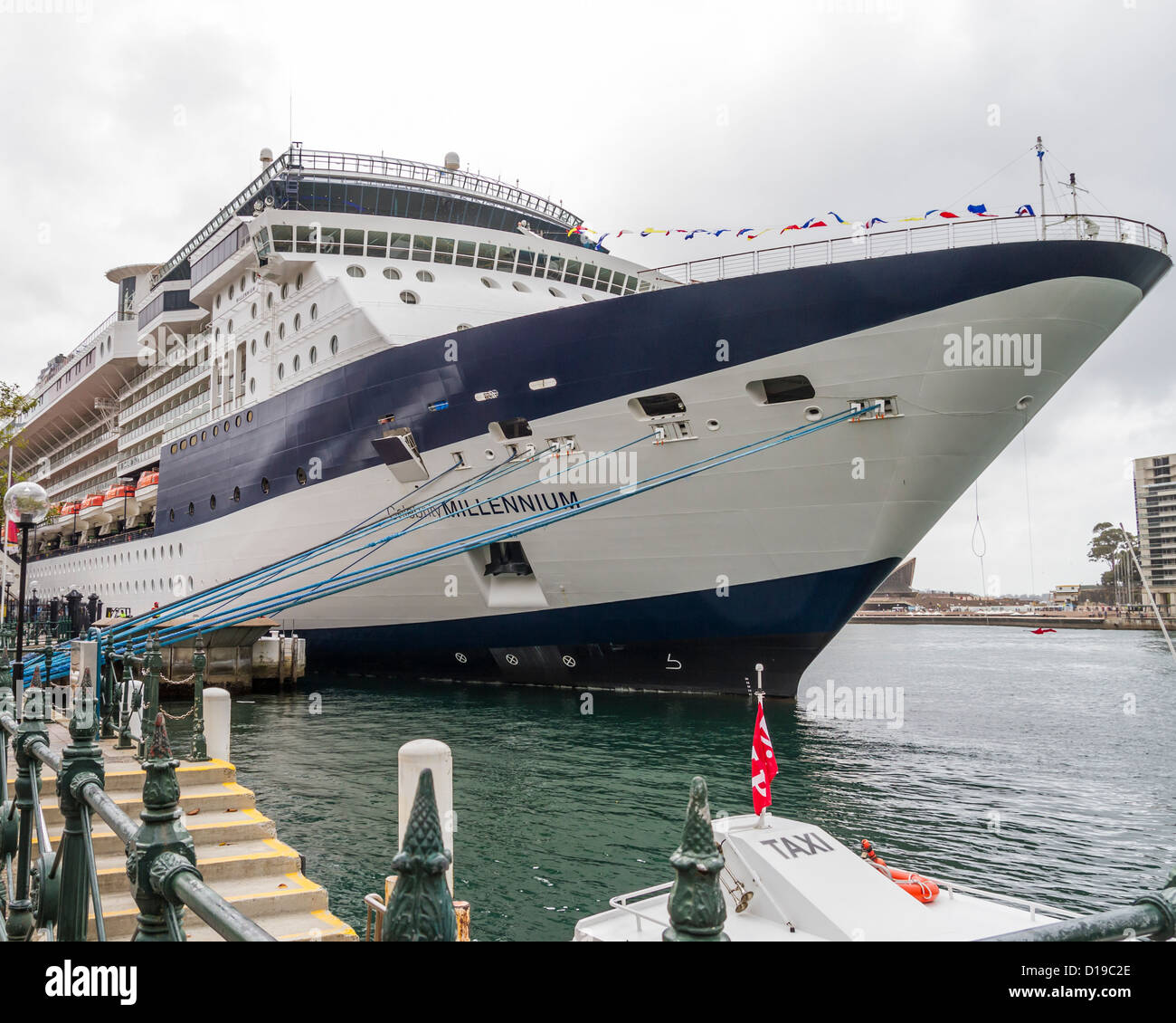 Celebrity Millenium nave da crociera ormeggiata al terminal delle crociere nel porto di Sydney. Foto Stock