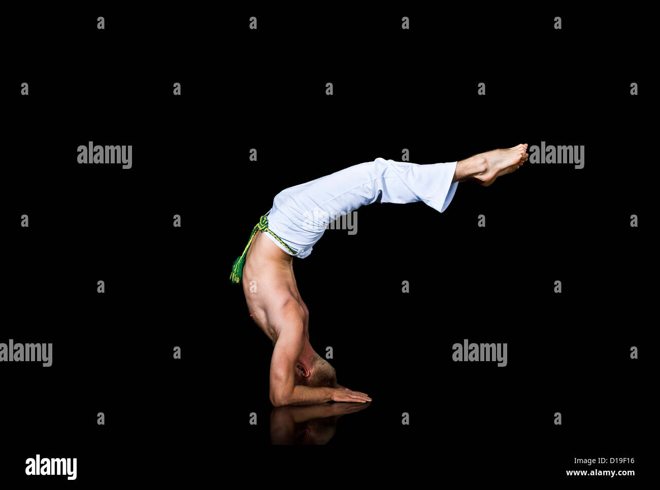 Man praticando capoeira Foto Stock