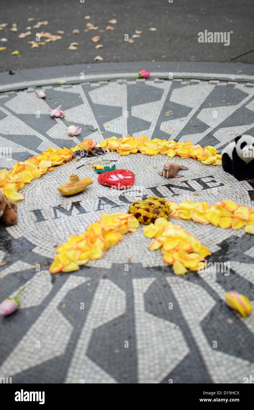 Strawberry Fields, una zona di Central Park che rende omaggio al tardo Beatle John Lennon Foto Stock