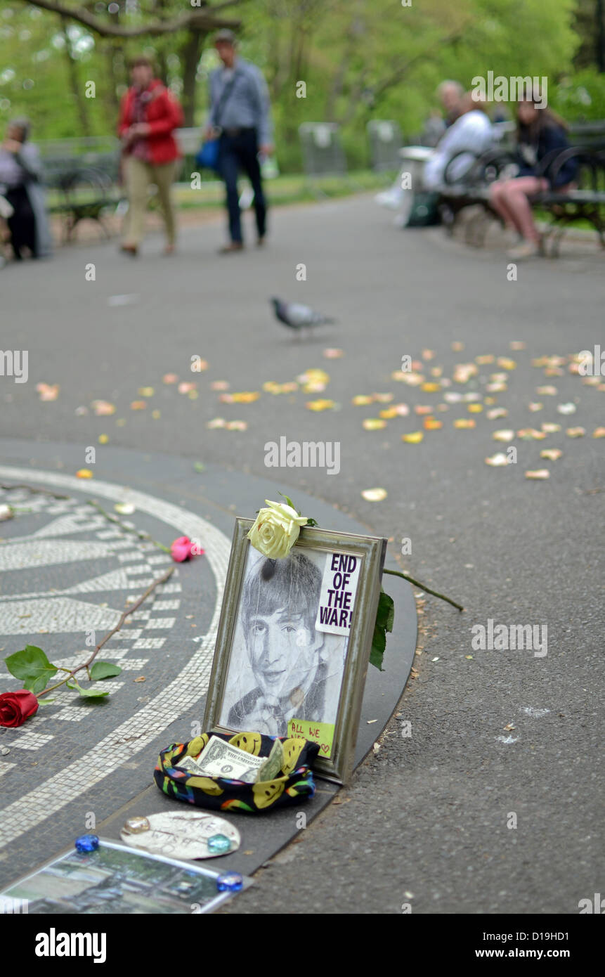 Strawberry Fields, una zona di Central Park che rende omaggio al tardo Beatle John Lennon Foto Stock