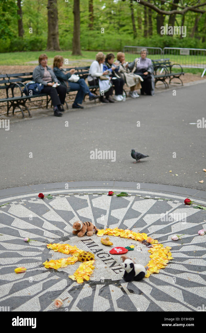 Strawberry Fields, una zona di Central Park che rende omaggio al tardo Beatle John Lennon Foto Stock