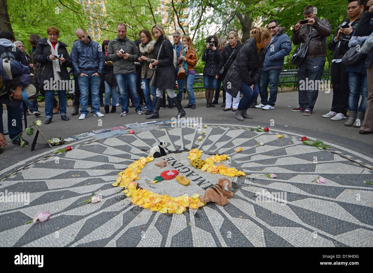 Strawberry Fields, una zona di Central Park che rende omaggio al tardo Beatle John Lennon Foto Stock